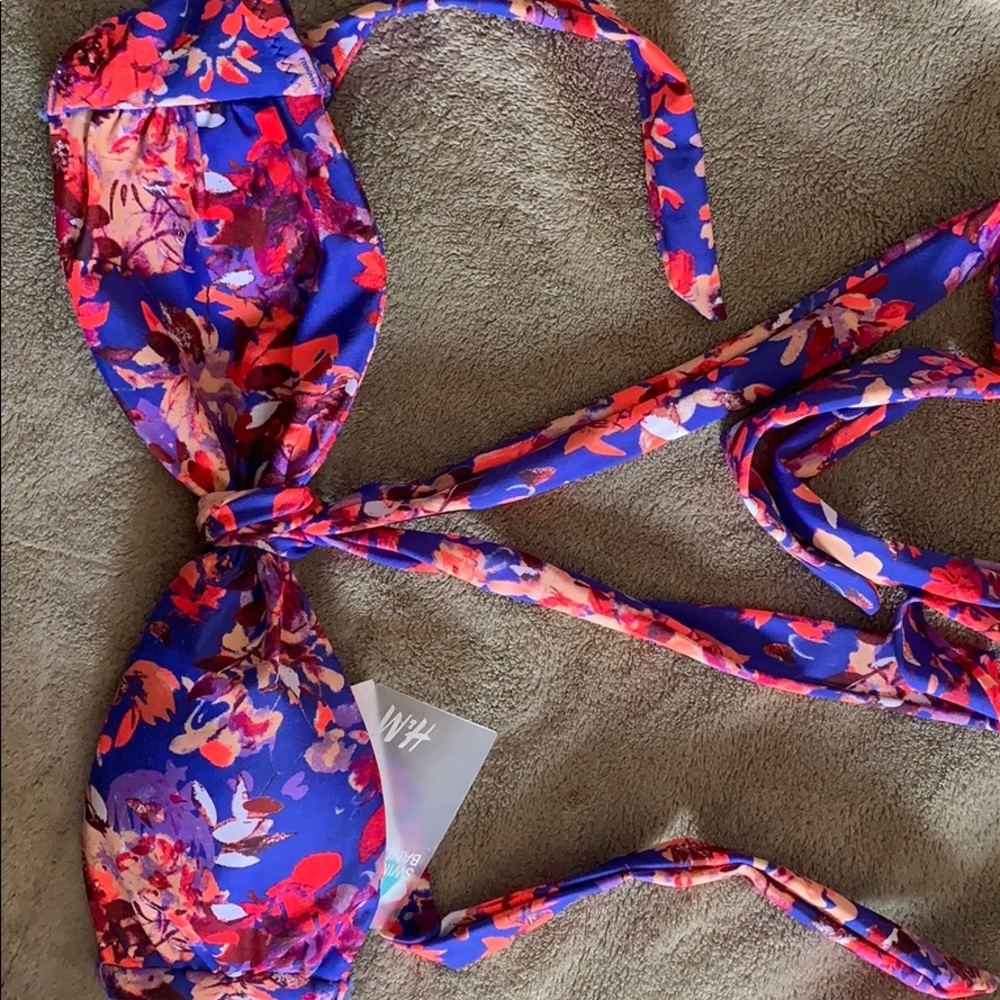 H&M Bathin’ Suit TOP 👙.  💙💖💜
